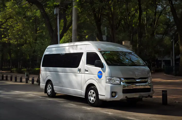 Flota Mobilux Toyota Hiace renta en CDMX