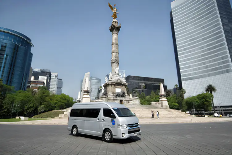¿Cómo elegir la mejor camioneta con chofer para tu viaje en CDMX?